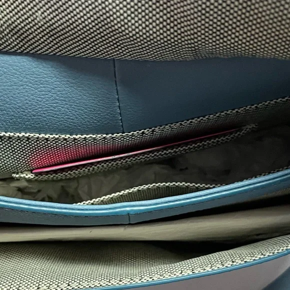 NWT   VINCE CAMUTO NEW YORK  HANDBAG    LIDIA CROSSBODY   BLUE HEAVEN COLOR - Picture 3 of 10